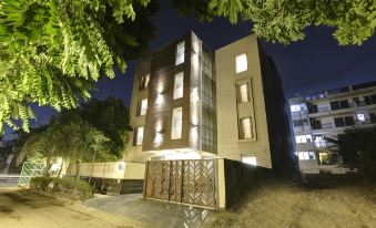 Saltstayz Select - Galleria Market & Golf Course Road