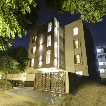 Saltstayz Select - Galleria Market & Golf Course Road