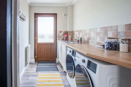 Highfield - 5 Bedroom Holiday Home - Pembroke Dock Отели в г. Пемброк-док