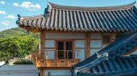 Gyeongju Recreation Area Hanok Pool Villa