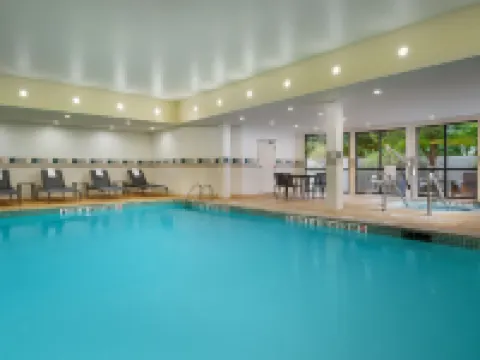 コートヤード バイ マリオット キングストン アルスターのホテル