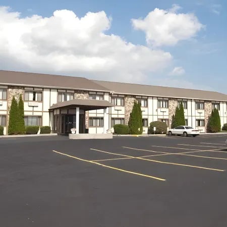 Sky Lodge Inn & Suites - Delavan