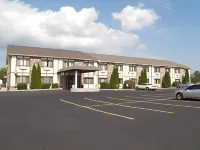 Sky Lodge Inn & Suites - Delavan