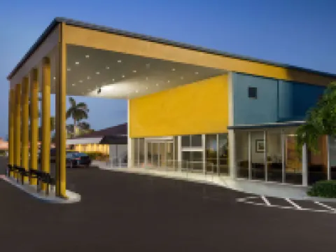 เอ็นวิชั่น โฮเทล ไมอามี อินเตอร์เนชั่นแนล แอร์พอร์ต โรงแรมในไมอามี