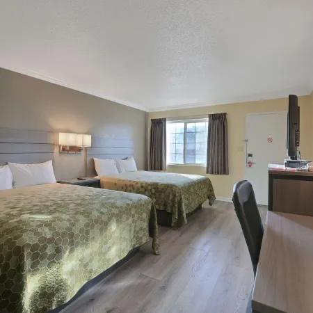 Econo Lodge Woodland Near I-5