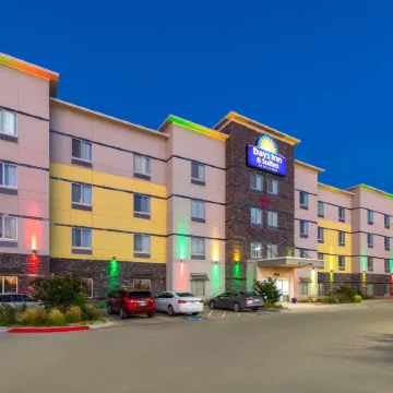 Days Inn & Suites by Wyndham Lubbock Medical Center