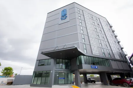 One budget hotel Tak Maesot Отели рядом с достопримечательностью «Wat Don Kaeo»