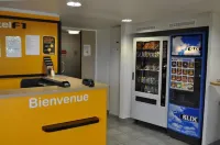 Hotelf1 Orange Centre Echangeur A7 A9 فنادق في Uchaux