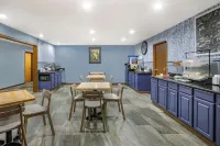 AmericInn by Wyndham Pella Hotels in Pella