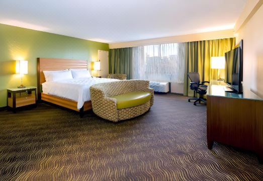 호텔 실내 다이닝 공간 이미지