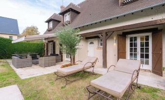 Norman House 160m2 with Pool at the Hippodrome