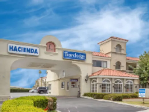 Travelodge by Wyndham Costa Mesa Newport Beach Hacienda Hotels in Costa Mesa