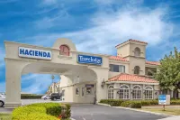 Travelodge by Wyndham Costa Mesa Newport Beach Hacienda Hotel berhampiran Parsons Field
