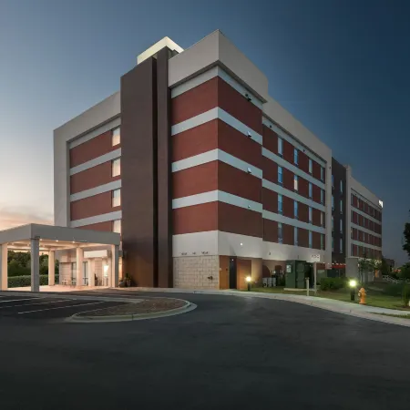 Home2 Suites by Hilton Charlotte University Research Park Отели рядом с достопримечательностью «Торговый центр Tryon»