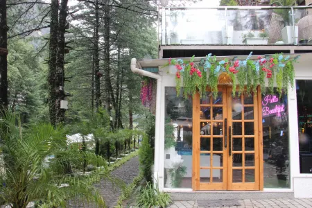 Moksha Riverside Отели в г. Маникаран