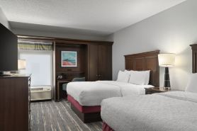 Hampton Inn & Suites Newport News-Airport (Oyster Point Area)