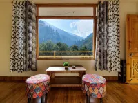 Alooma Cafe and Homestay