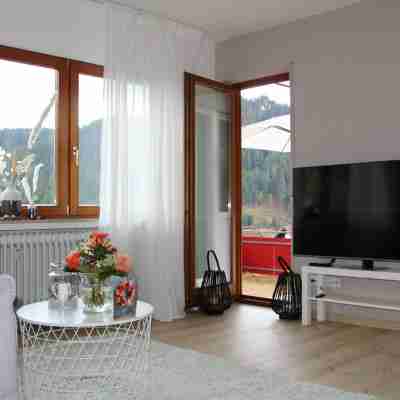 Bright and Friendly Apartment with a View of the Woods Others