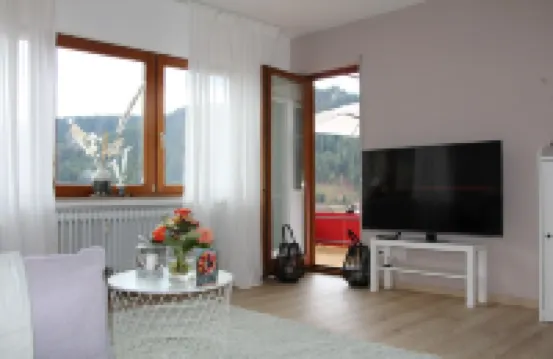 Bright and Friendly Apartment with a View of the Woods