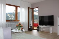 Freshly renovated, bright and friendly apartment with a view of the woods