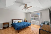 Huge Monthly Discount SunnySide House with Pool and Golf Cart