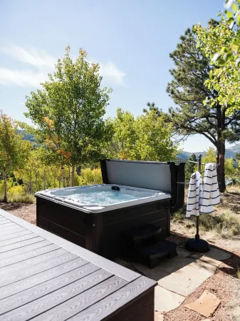 Little Topsey Modern Mountain Cabin  - Custom Home - Hot Tub - Mountain Views