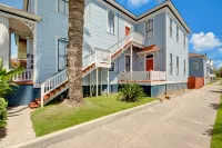 Beauty on Ball - Main 3 - King bed, Nearby restaurants and Beach!!