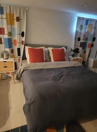 Entire Lower Level of the House, Across From The Beach Отели в г. Суомпскотт