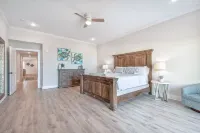 New Luxury PENTHOUSE Beach Condo with Pool and Water Views!