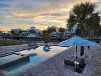 Beautiful Beach Home- 3 min walk to beach-Boat dock in back yard & private pool - Swimmingpools