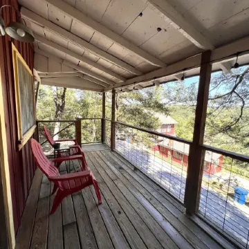 Romantic Cabin with Jetted Tub!  Minutes to Branson Landing and 76 Strip