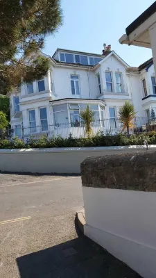 PANORAMIC VIEWS & OFF ROAD PARKING! Hotels in Brixham Civil Parish