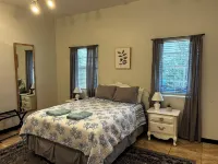 Private, Beautiful apartment in historic district 1/1