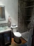 New adobe guest house - mountain views - great location - hot tub