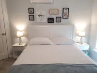 The Corner Apartment. In the Heart ❤️ of Anderson.