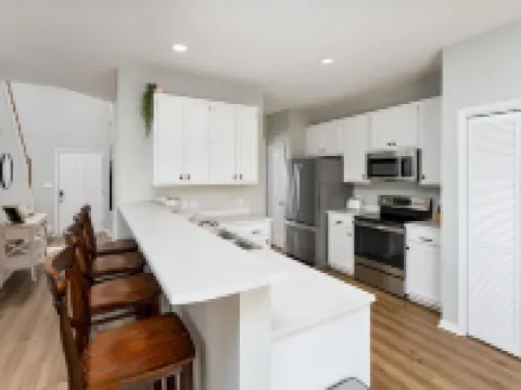 Spacious & Quiet Vacation Getaway, 15 Min to Beach 錫爾弗萊克酒店