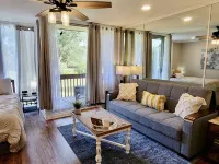Studio in quite lake setting. Perfect for Golf, visit New Orleans or just relax. 다이아몬드헤드 호텔
