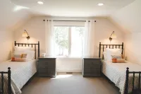 Newly Constructed Cottage on Lake Superior Beachfront