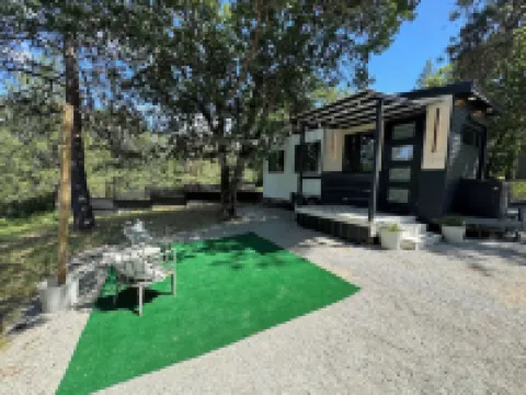 Little Wolf Tiny Home cozy, pet friendly, secluded