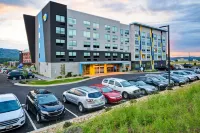Tru by Hilton Pigeon Forge - parking