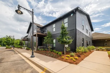 5 Star Flat in Downtown Trussville