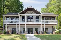 Lakefront Lux: Spa, Dock, Game Room, Fire Pit, Boat Rental, Pet Friendly