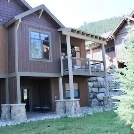 0.5 mile walk to Gondola and Keystone Village!  50 yards to Keystone Shuttle!