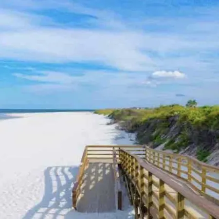 Walk to Historic Downtown, Beach and Amphitheater Nearby