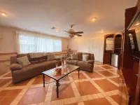 Huge 4BR/2Bath/Free Parking/NYC/ EWR/ MetLife/ 2 KING BEDS!