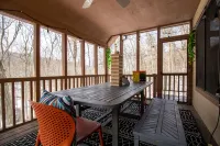 6BR Huge Family Cabin | Game Room, Modern, Views!