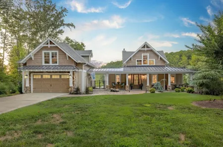 The Oasis at Lake Gaston - Heated Pool, Hot Tub, Pontoon Boat Rental Included!