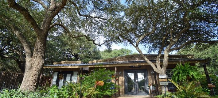 Dog Friendly - Gated Cozy Cottage Getaway - Close to Whitewater & Canyon Lake Hotels in Comal County