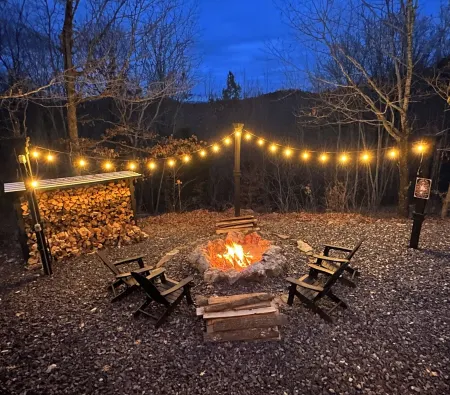 Luxurious and Rustic “Wolf Ridge Lodge” with Hot Tub - Sleeps 6 at Wolf Pen Gap