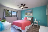 5 Miles to Beach! Heated Pool, Quiet, Tennis, Lanai, Laundry, Parking, Dining